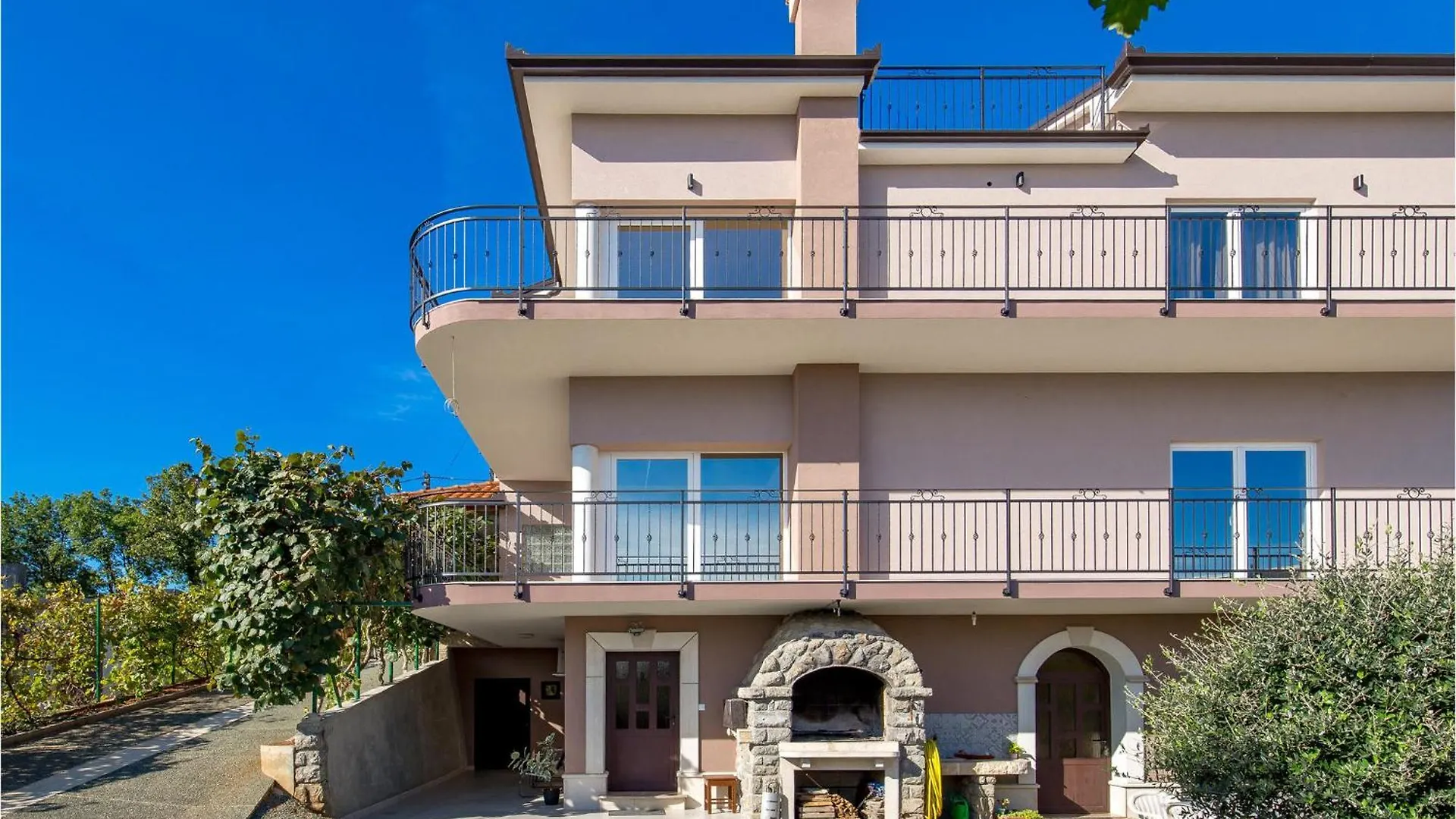 Gorgeous Apartment In Pobri With Wifi Volosko